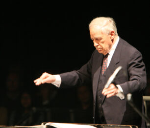 <p><em>Une leçon de Pierre Boulez, sur Incises</em></p>
<p>© MUSEEC SAS</p>
